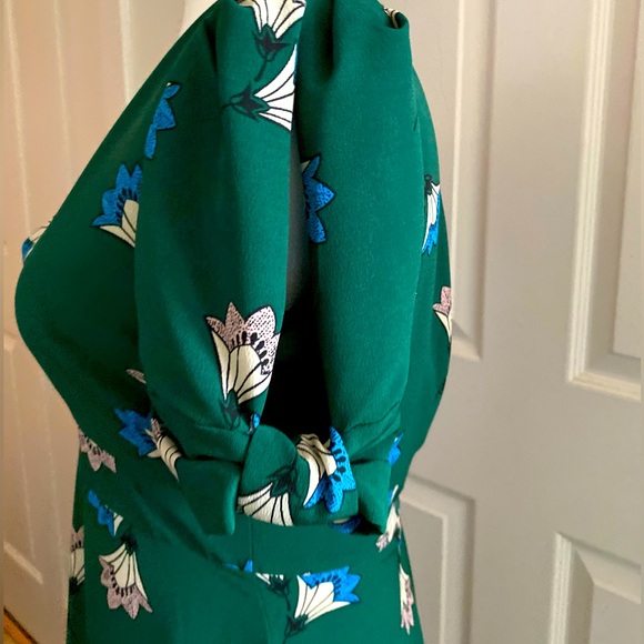 Ms.Selfridge Classic Green Floral Tea Dress with Open Puff Sleeve, Size 4 (US) - Picture 7 of 16